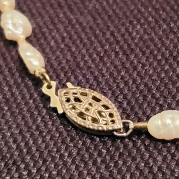 Vintage Sterling Silver and Freshwater Pearl Bracelet - Picture 3 of 10